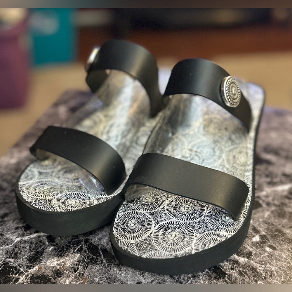 Brighton Slip-on Sandals Black/White Size 9 🔥NEW - Picture 2 of 6